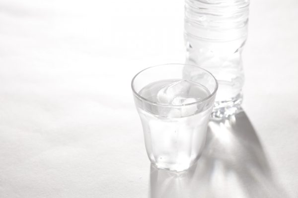 乾燥対策①：コップに水を入れる